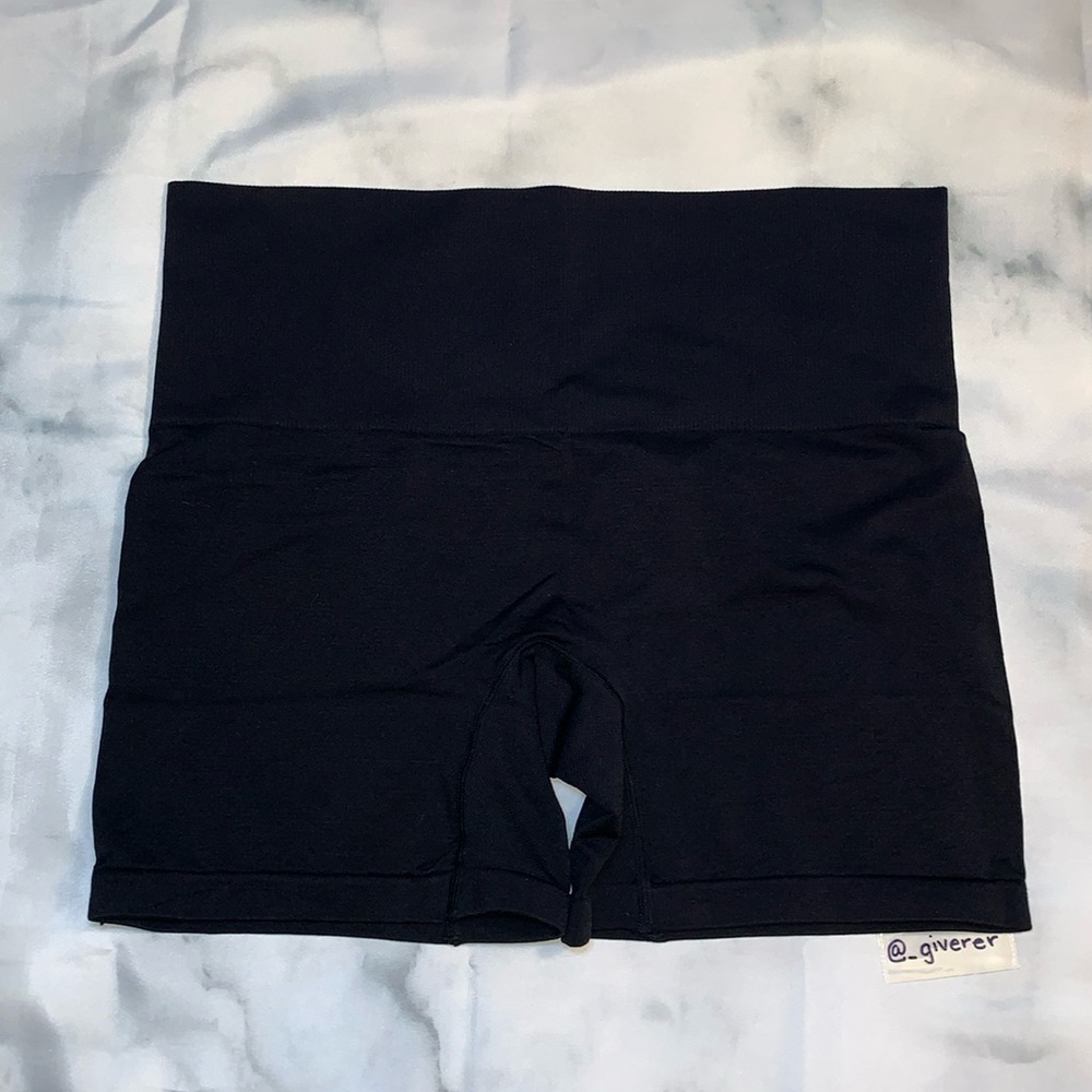 0x/1x Black Shaper Short Forever 21+